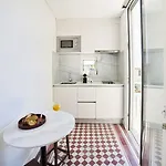 Apartment Pause
