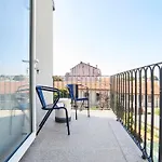 Apartment Pause *