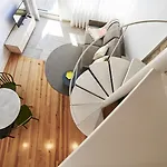 Apartment Pause