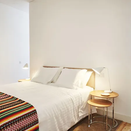 아파트 파우즈 아파트먼트 *