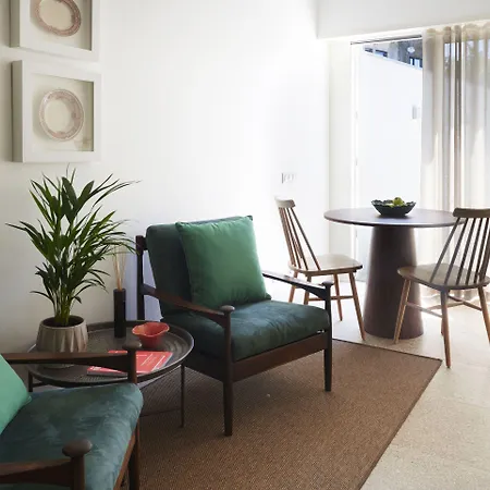 파우즈 아파트먼트 아파트 *