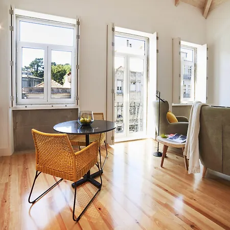 파우즈 아파트먼트 *