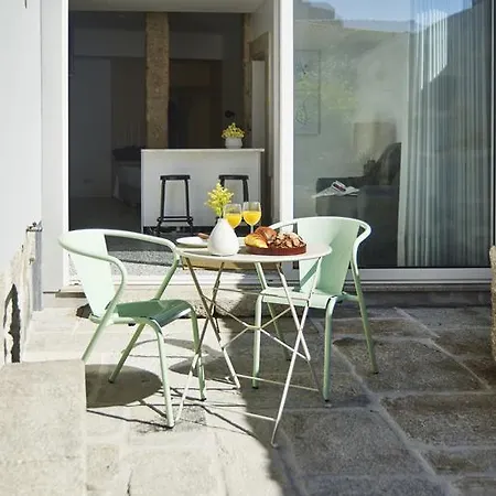 Apartment Pause *